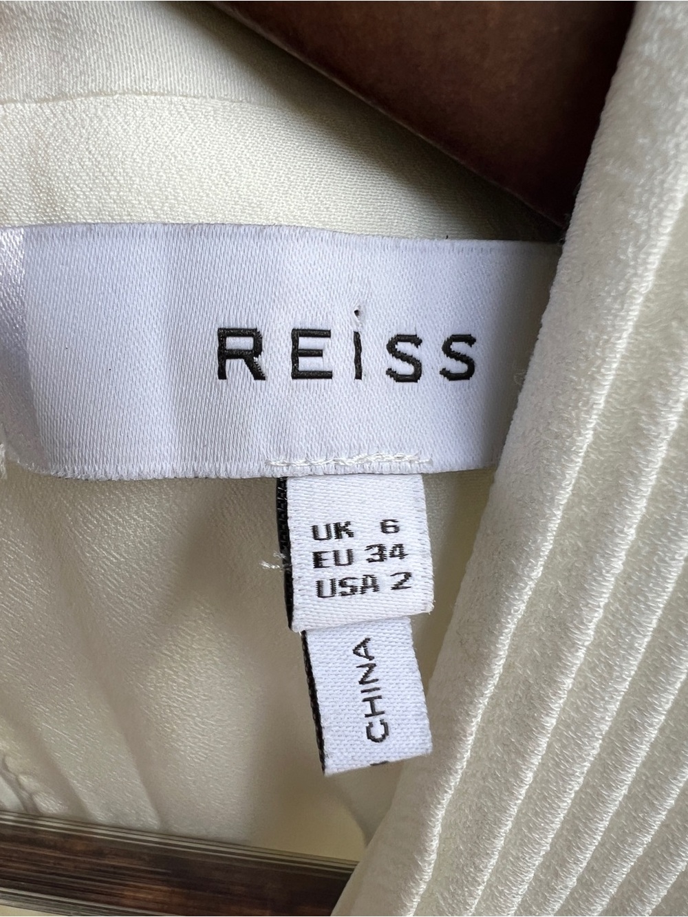 Reiss Lourdes Ivory Pintuck V Neck Sheath Pencil Dress US 2 Cocktail Bridal - Picture 4 of 6